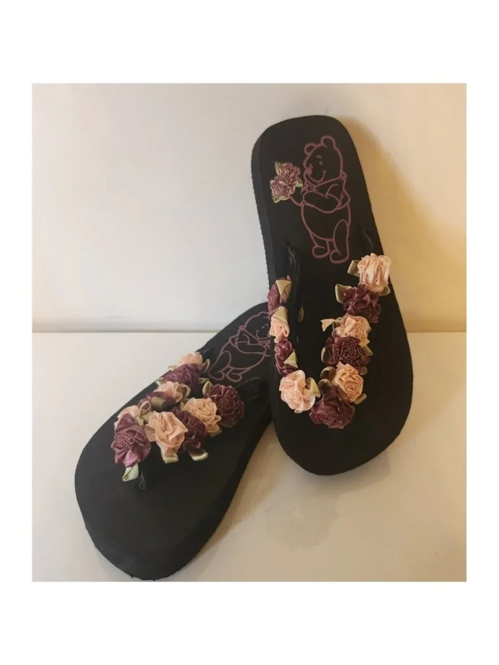 Disney Winnie the Pooh Floral Rosette Platform Flip Flop Sandals Black Pink
